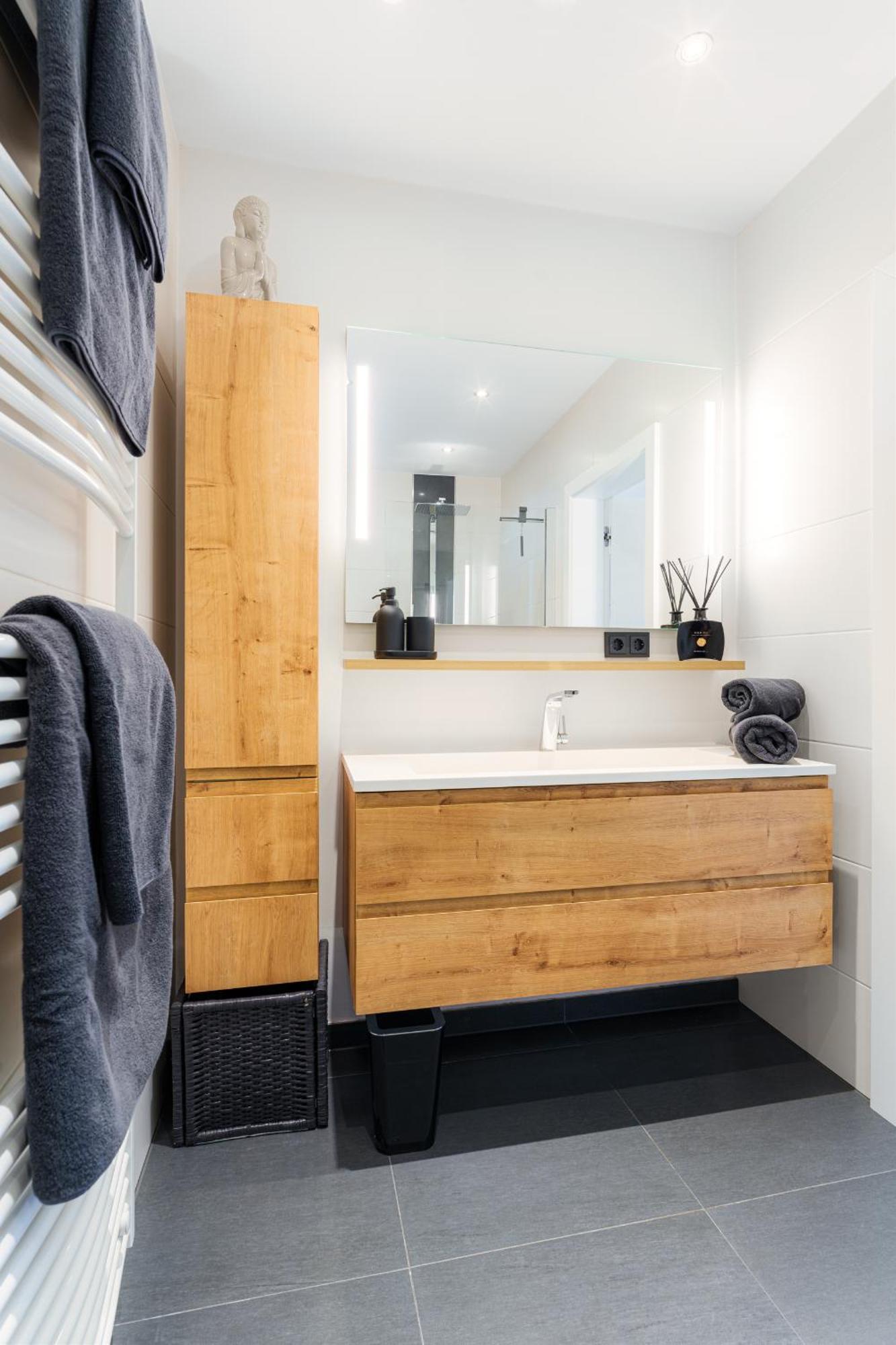 Platschberg Urban Hideaway - Stilvolles Ferienhaus Mit Pool An Der Weinstrasse Berghausen Værelse billede
